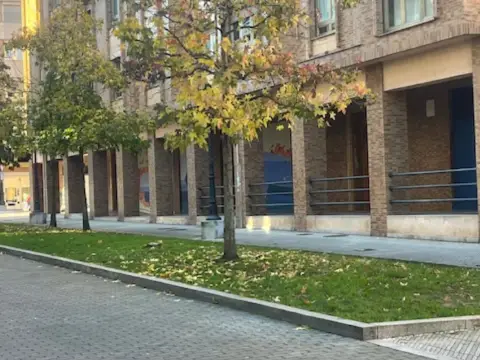 Local comercial en Montecerrao
