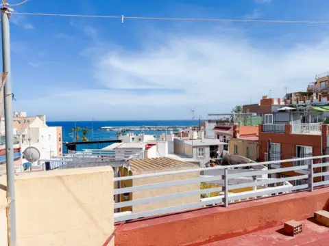 Casa – Arona, Barrio de Chayofa, Aguilas del Teide