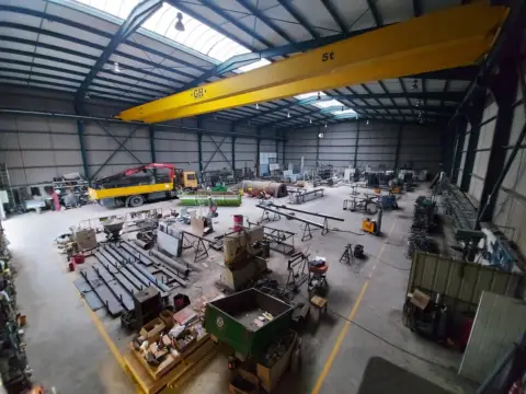 Nave industrial en calle La Yasa