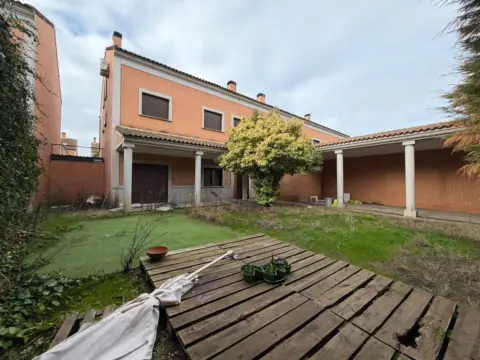 Casa pareada en calle de Eulalia Abaitúa, 14