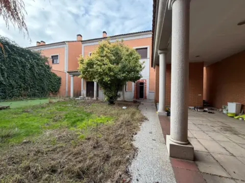 Casa pareada en calle de Eulalia Abaitúa, 14