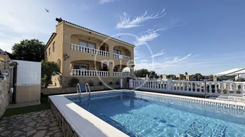 Chalet en calle Balcón de Montroy