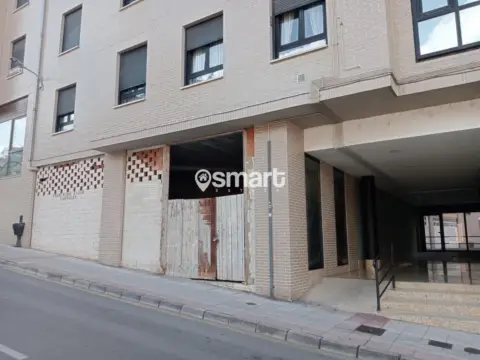 Local comercial en calle de Santiago López, 18