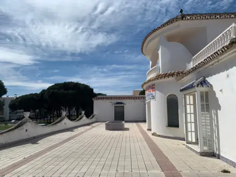 Local comercial en Calahonda