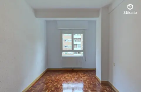 Piso en calle de las Juntas Generales