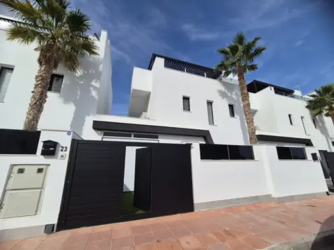 Dúplex en Santiago de La Ribera