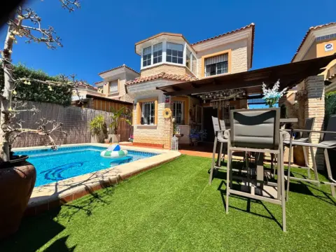 Casa en Guardamar del Segura in El Raso (Candeleda) · Candeleda