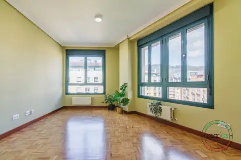 Piso en Plaza de la Puerta de Europa, 1