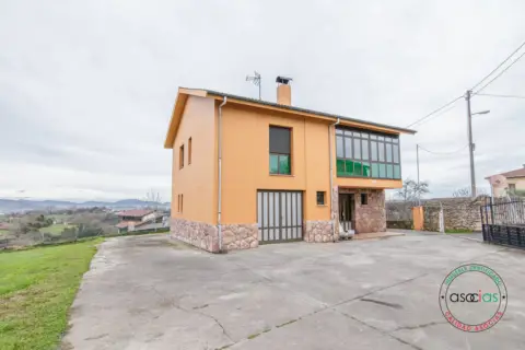 Casa en calle Lg Roces-Limanes, nº 37