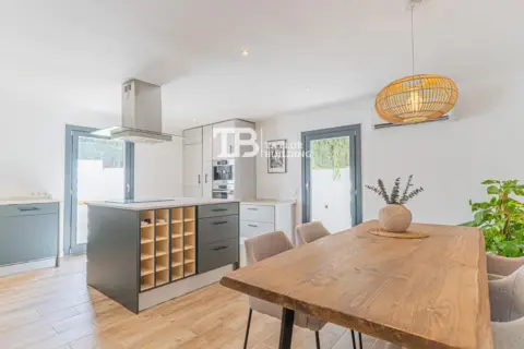 Casa adosada en calle Barri Es Cos