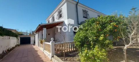 Terraced house in calle Malvarrosa La