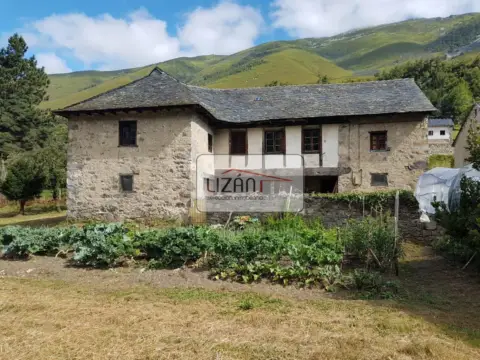 Casa en calle Degaña