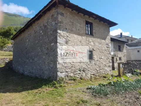 Casa en calle Degaña