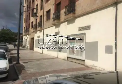 Local comercial en calle de Antonio Machado