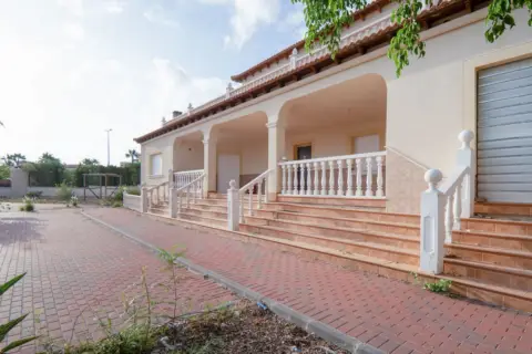 Casa en calle Ruta del Barro, 28