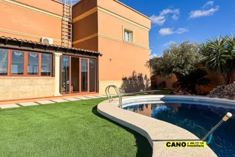 Chalet en calle de los Pinos