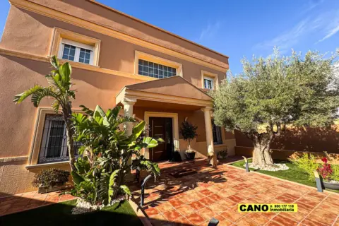 Chalet en calle de los Pinos