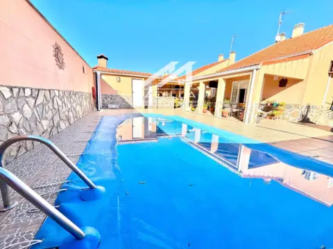 Casa pareada en Las Ventas de Retamosa