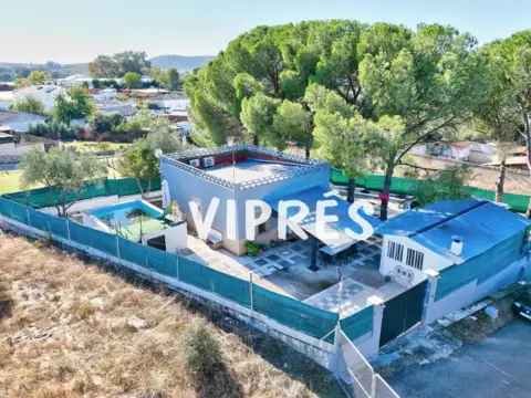 Chalet en Los Milagros-La Corchera