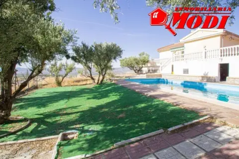 Chalet en Moraleda de Zafayona