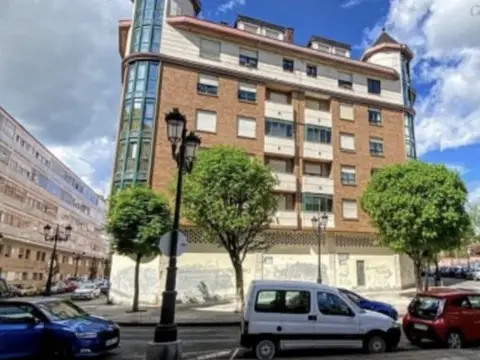 Local comercial en calle del Arquitecto Tioda
