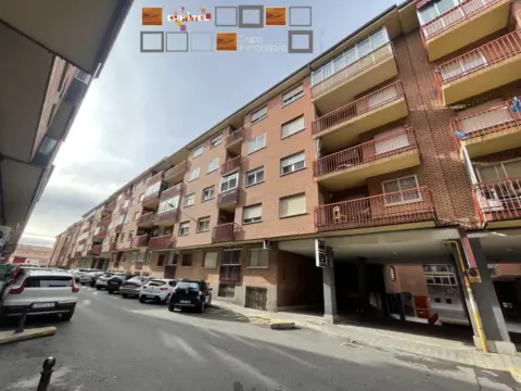Flat in calle del Valle del Corneja, 10