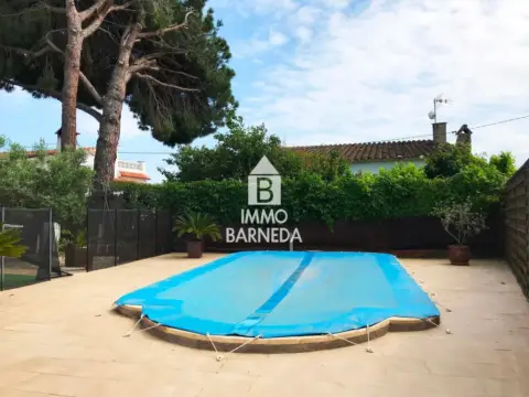 Chalet en Carrer del Baix Camp, 4