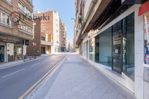 Local comercial en calle Virgen Blanca, 5