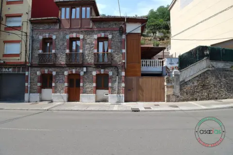Casa en Avenida de Sama, 47