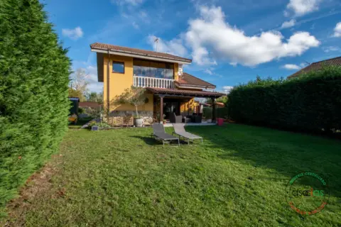 Casa en calle Lg Breceña, nº 22