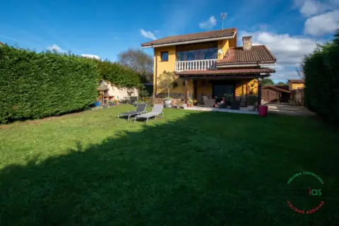 Casa en calle Lg Breceña, nº 22