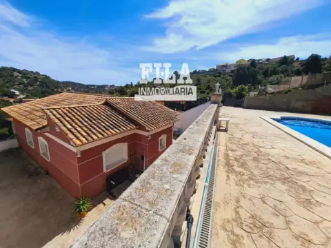 Chalet en Castellet i la Gornal