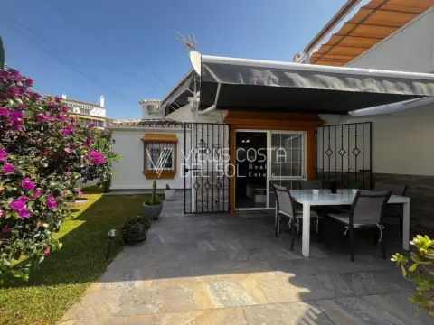 Casa adosada en , Urbanización