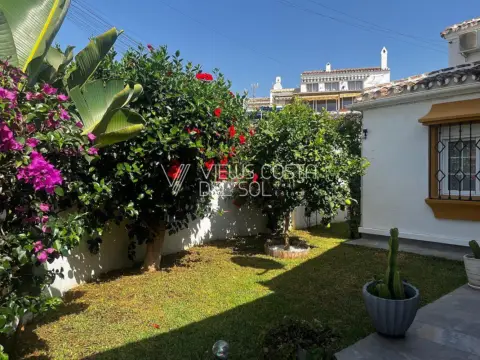 Casa adosada en , Urbanización