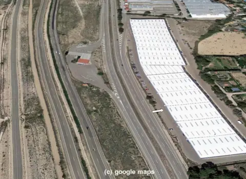 Nave industrial en Cadrete