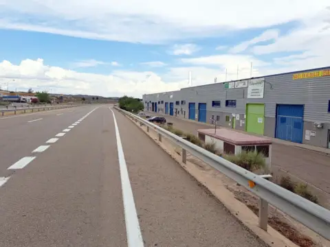 Nave industrial en Cadrete