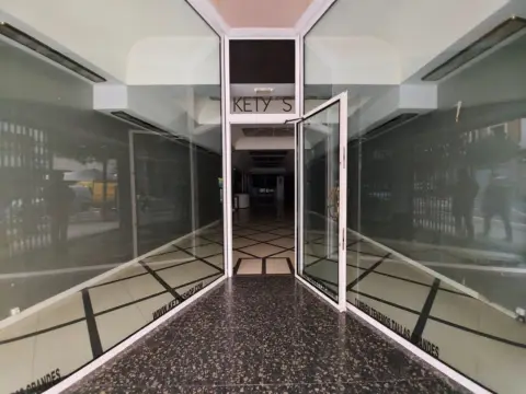 Local comercial en calle de la Duquesa de la Victoria