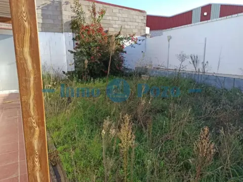 Nave industrial en Almendralejo