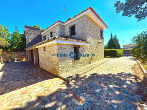 Chalet en Almendralejo