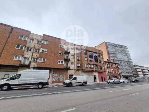Piso en Avenida de la Constitución Española