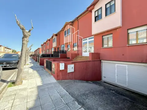 Casa adosada en calle de Serranitos