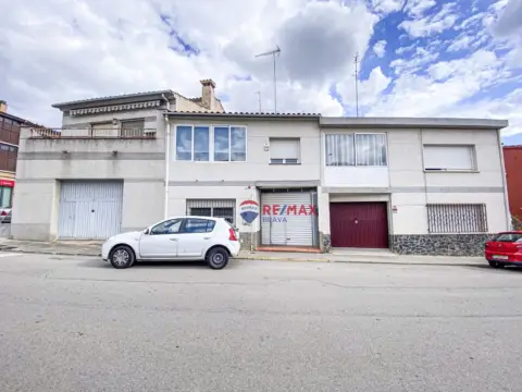 House in Carrer de Girona, 29