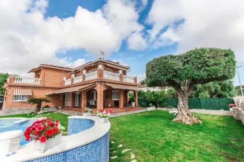 Chalet en calle Acuari, nº 1