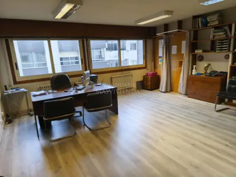 Oficina en Camelias-Pi y Margall