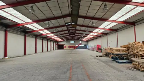 Nave industrial en La Manjoya-Parroquias Sur