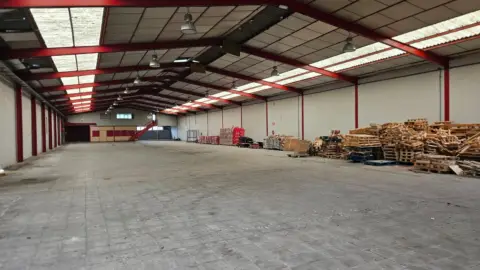 Nave industrial en La Manjoya-Parroquias Sur