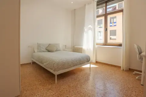 Habitación en Plaza de Santullano, 17