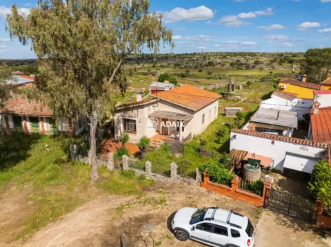 Finca rústica en calle La Perala