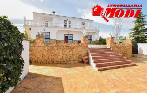 Chalet en Moraleda de Zafayona