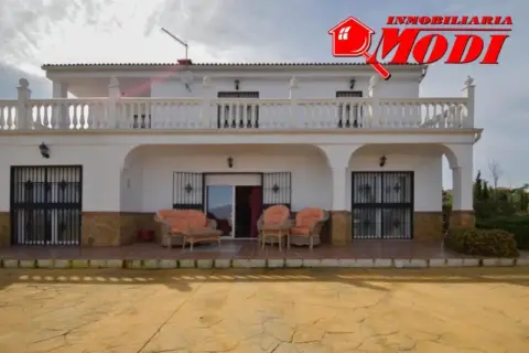 Chalet en Moraleda de Zafayona